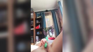 Aussie Amateur Reaches Orgasm