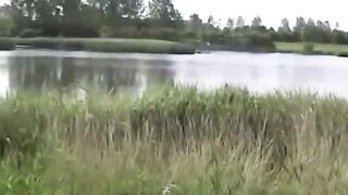 Dansk Piges Solo-eventyr ved Søen