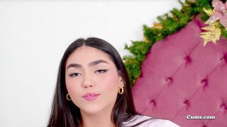 Gorgeous Brunette Plays Her Cute Pussy on Webcam