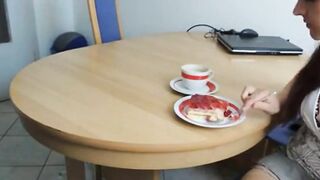 Deutscher Amateur-Blowjob mit Abspritzen