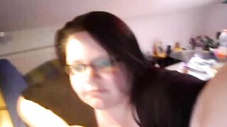 Dickes deutsches Mädchen masturbiert vor der Webcam