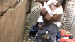 Mega Tetona: Cogida en la Calle