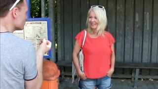 Deutscher Amateur-Porno: Reifer Fan Fickt Blonde Milf