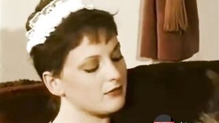Deutsche Vintage-Brünette in einem Interracial-Erwachsenenfilm