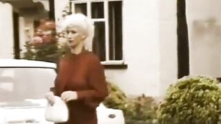 Deutsche Vintage-Brünette in einem Interracial-Erwachsenenfilm