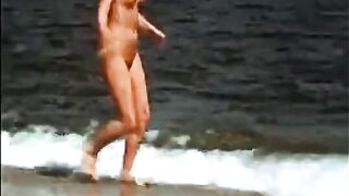 Deutsche Vintage-Nudisten am Strand - Sonnenfreunde 1980