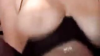 Kathleen White mit den großen Titten in schwarzen Dessous