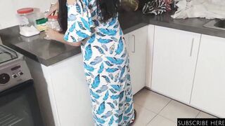 شرموطة مصرية بطيز مربرب يجنن قالعة الفيزون و تصرخ تقلو كفايه كده انا عوزاك تنكني جيني بسرعه عالبيت