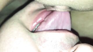 Deutsche Amateur-MILF liebt Oralsex und Schlucken