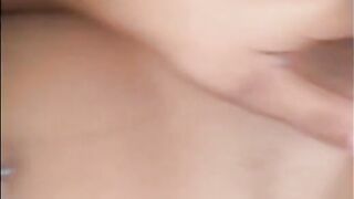 Wendy, una dominicana con grandes tetas naturales se masturba