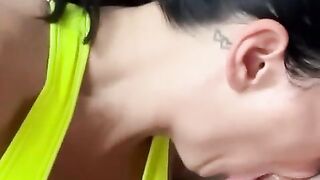 Slutty Babe Gives Amateur Blowjob to Huge Cock at Gym