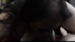 Meine Frau bläst einen großen Schwanz im Latex-Kostüm