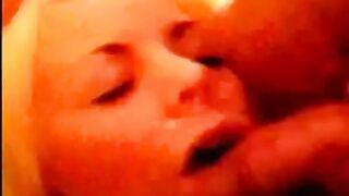 Svenska amatör Saras avsugning och ansiktsbehandling med stormesar