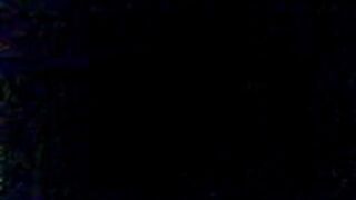 Naken i allmänheten: Svensk flicka på trappor i Jönköping