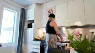 Azgın Türk üvey anne üvey oğluyla seks yapıyor