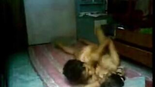 Indonesian Babe Gives Amateur Blowjob