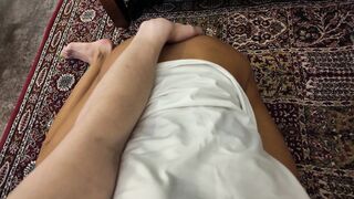 Türk Porno Çıtı Pıtı Üvey Kız Kardeşinin Küçücük Dar Amcığı Sikildikçe Genişliyor