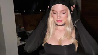 Thief caught stealing gets punished with a FACIAL