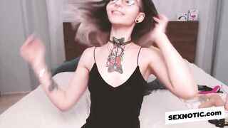 Tattooed Babe Squirts on Webcam