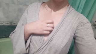 Hot Teen's Solo Orgasm in the Bathtub -2