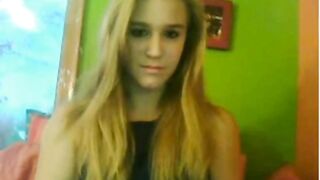 Blonde Webcam Girl Masturbates and Shows Her Pussy