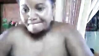 Black African Webcam Girl Nirina from Sambava, Madagascar