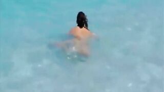Amateur Babe Sucks on the Beach.avi