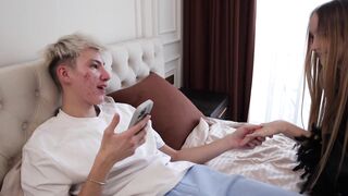 Stepsister sucked a huge cock and took it in her vagina