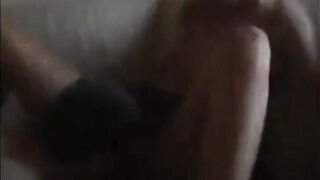 Deutsche MILF steht auf junge Schwänze