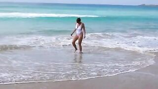 Sunbathing MILF Amateur Video