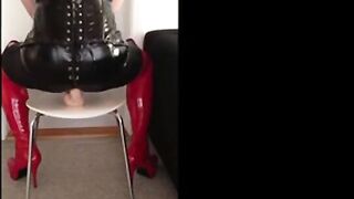 Dansk amatør anal rides monteret dildo