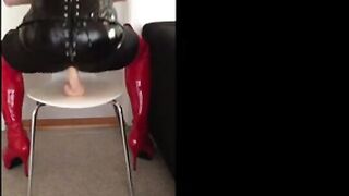 Dansk amatør anal rides monteret dildo