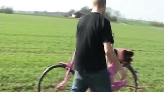 Den danske pige Briana glæder sig med et sexlegetøj -2