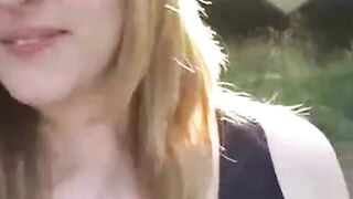 Utomhus svensk anal POV med en publik nakentwist