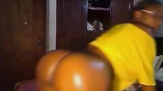 Ghetto Black Latina Shows Off Perfect Ass On Webcam