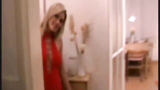 Deutsche Blondine schluckt Sperma