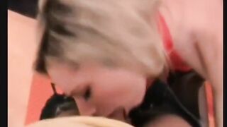 Deutsche Blondine schluckt Sperma