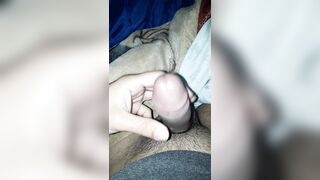 Escucho como se cogen a mi madrastra y me toco la verga