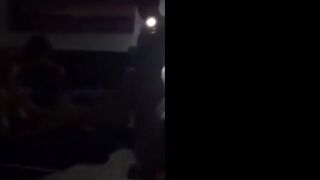 Cagna in un video anal con amici