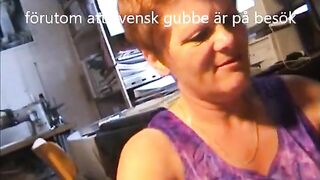 Svensk Gubbe hälsar på mormor för en avsugning