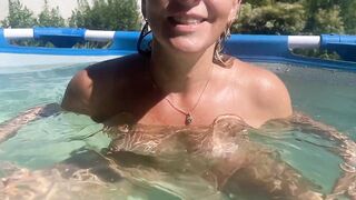 Der Poolspaß einer deutschen blonden MILF mit großen Titten -2