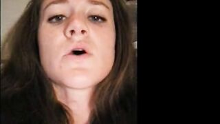 Orgasmic Eye-Candy Amateur Plays with her Webcam