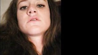 Orgasmic Eye-Candy Amateur Plays with her Webcam
