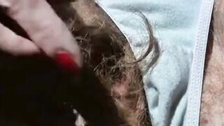 Die dreckige haarige Falte einer deutschen Frau