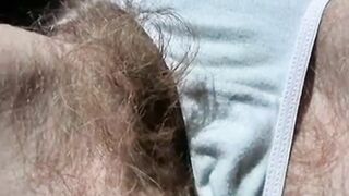 Die dreckige haarige Falte einer deutschen Frau