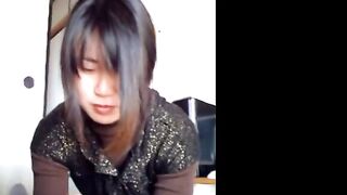 Asian babe gives an amateur blowjob and gets cum in her mouth