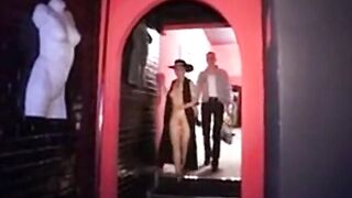 Reife Deutsche Frau hat Gangbang im Kino