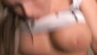 Deutsche Latina mit großen Titten beim Fußball gefickt und abgespritzt