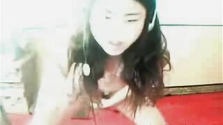 Webcam Girl Uses Sex Toy to Hit the Spot