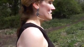 Öffentlicher Blowjob mit Facial für deutsche MILF im Park!